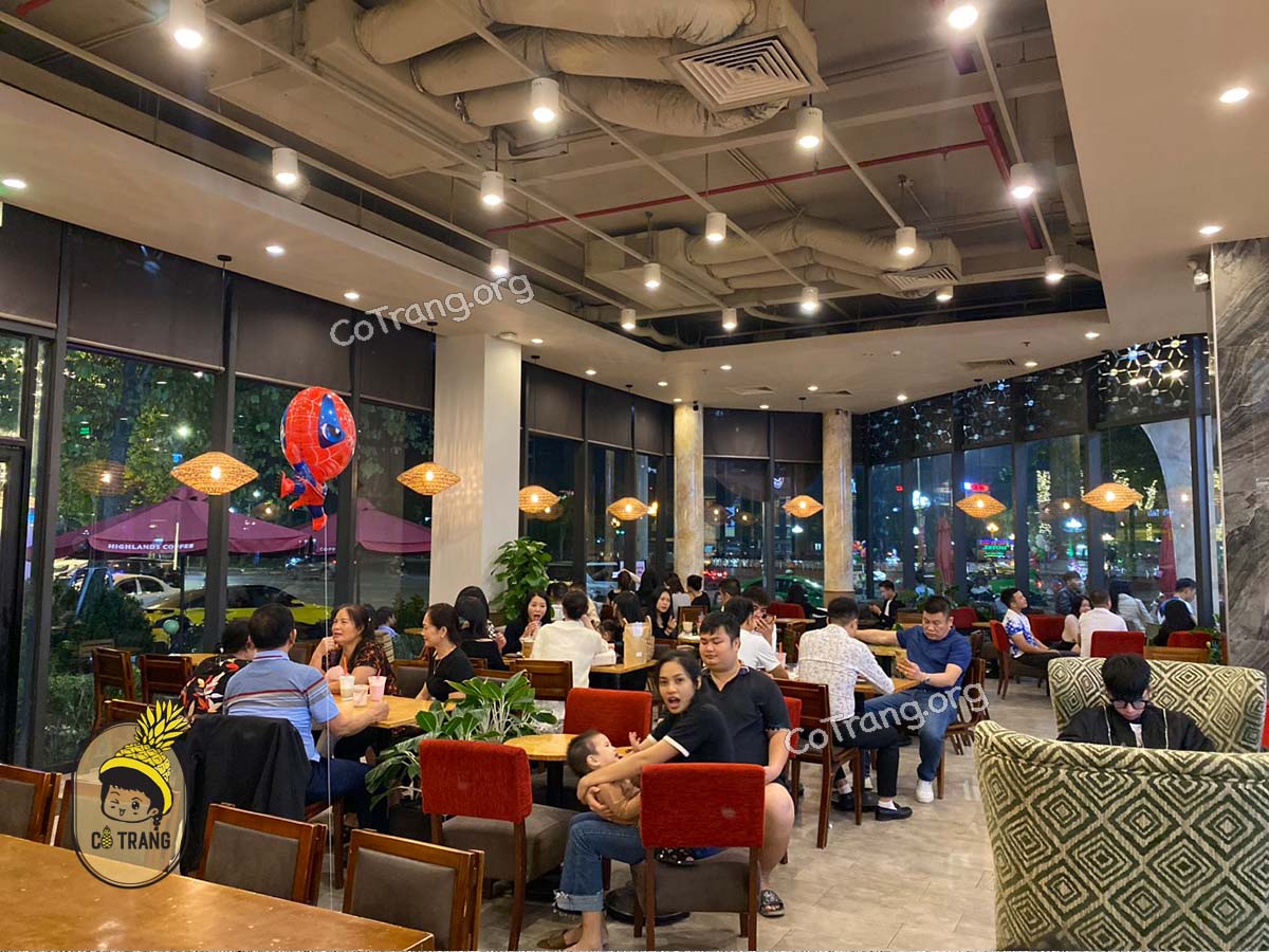 Không gian tại Highlands Coffee Vinh Centre 